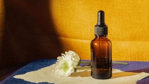 Hair Oil vs. Hair Serum: Which Hair Product is Right for Your Hair Type? A Comprehensive Guide